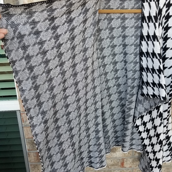 Cato Black/White Houndstooth Mid Weight Cardigan (Women 18/20) Open Waterfall - Picture 4 of 7